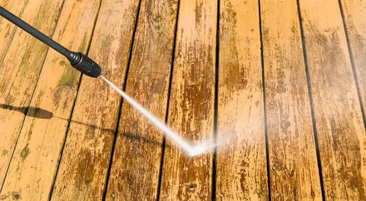 power-washing-to-remove-stain-from-wood
