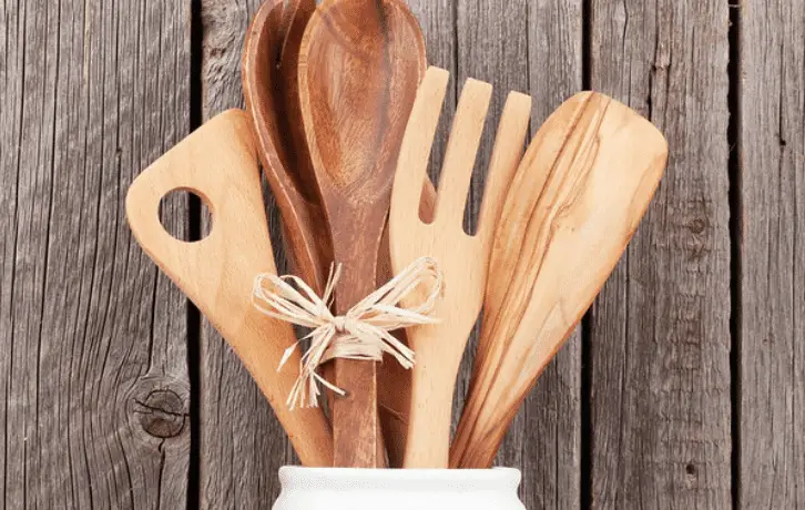 kitchen-utensils-on-self