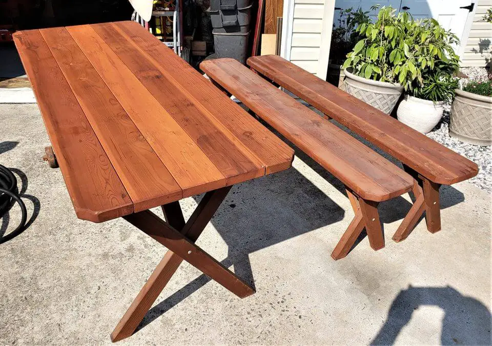 SOLID REDWOOD PICNIC TABLE 