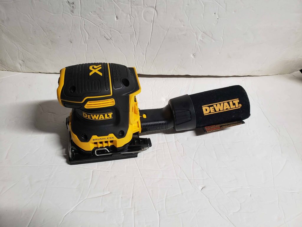 Editor’s Pick: Dewalt DCW200B 20V Max XR Palm Sander