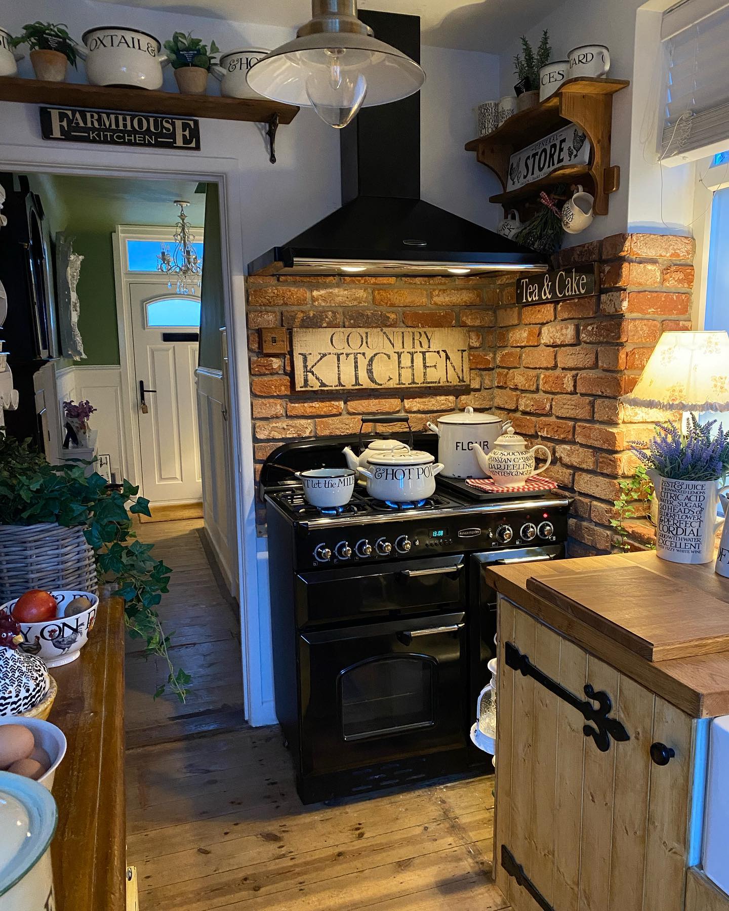 Small Corner Kitchen Designs That Pack a Big Punch 2025