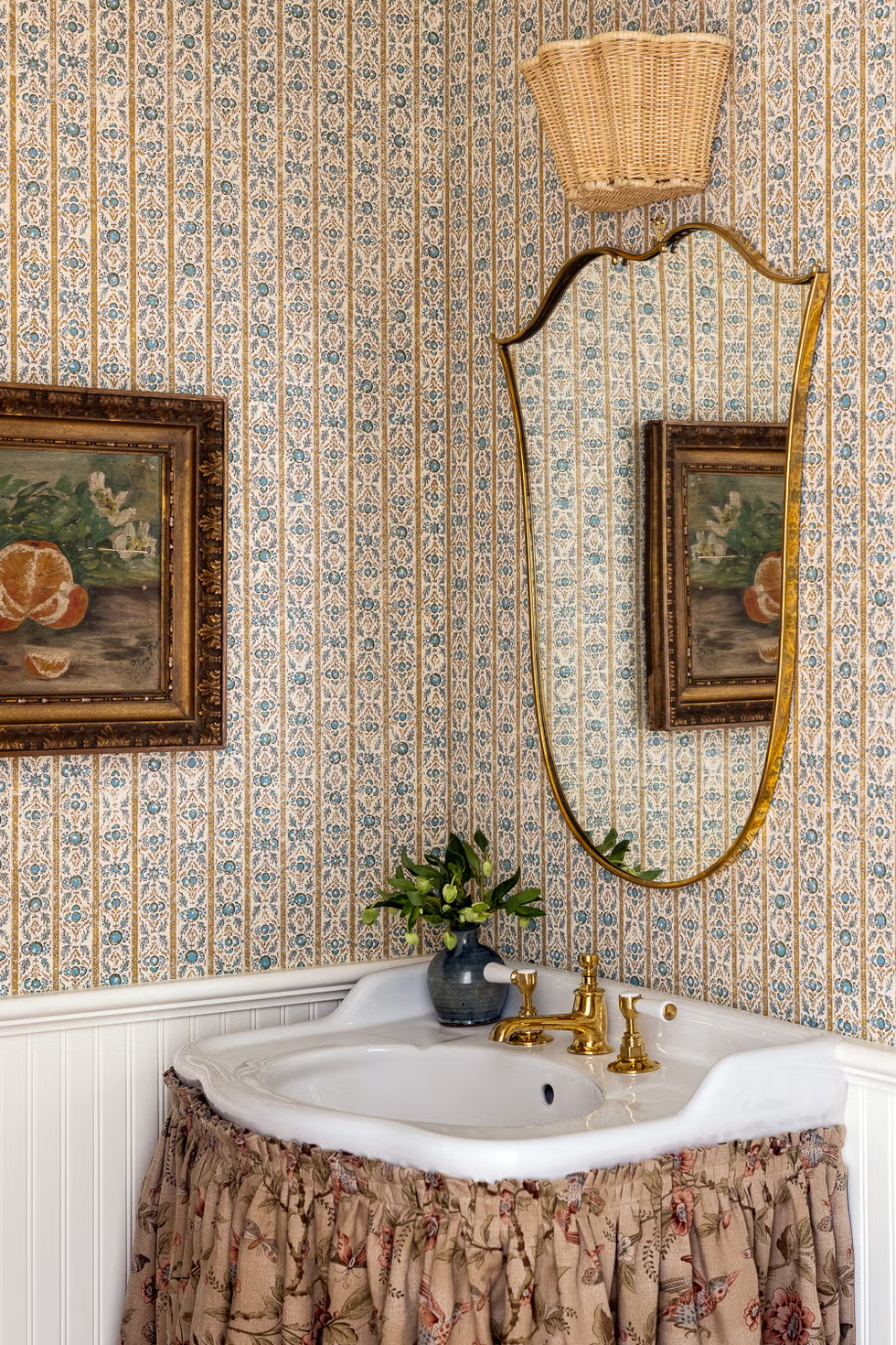 10 Charming Vintage Bathroom Decor Ideas for a Nostalgic Retreat 2025