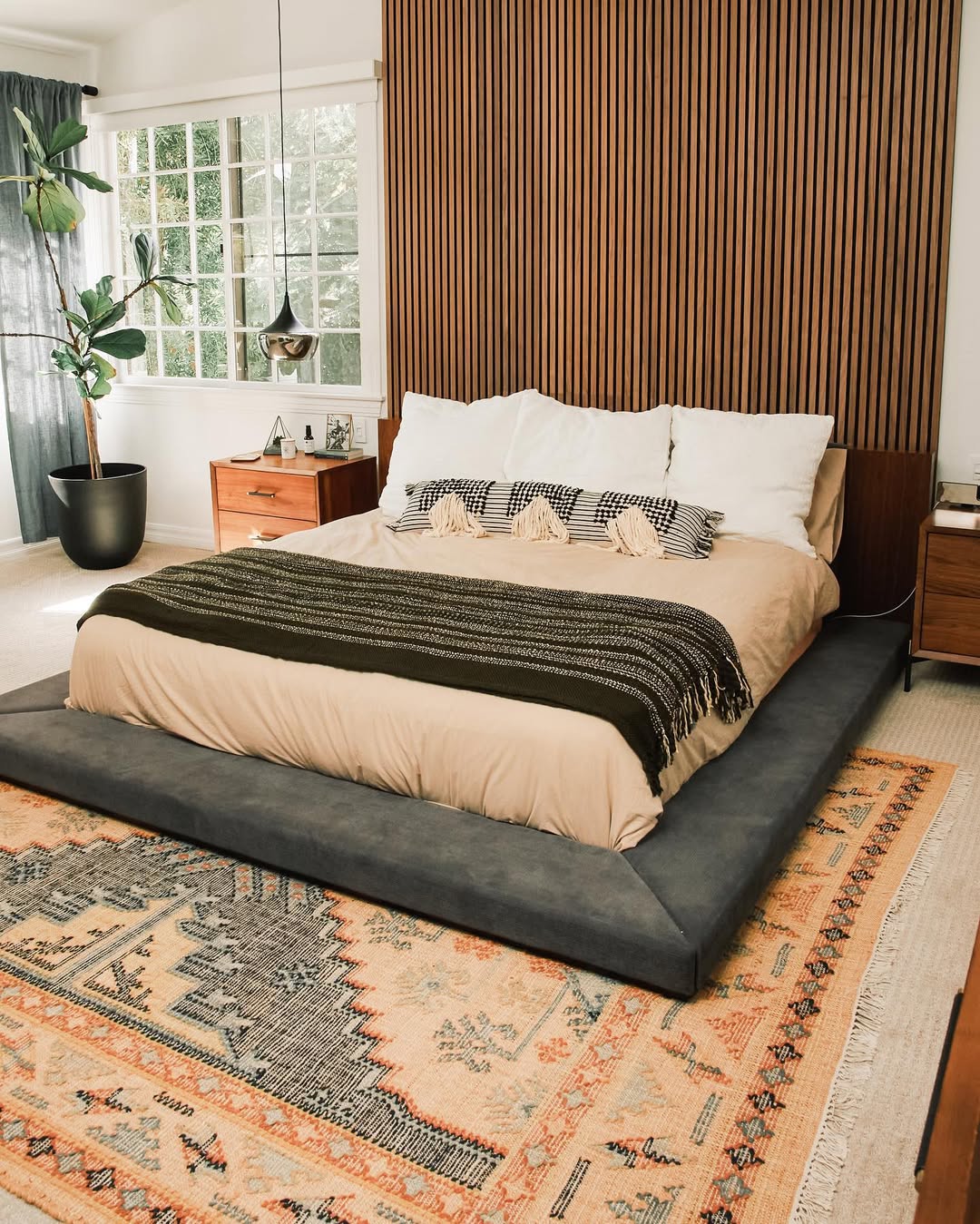 10 Sophisticated Dark Wood Bedroom Ideas for a Cozy and Warm Retreat 2025